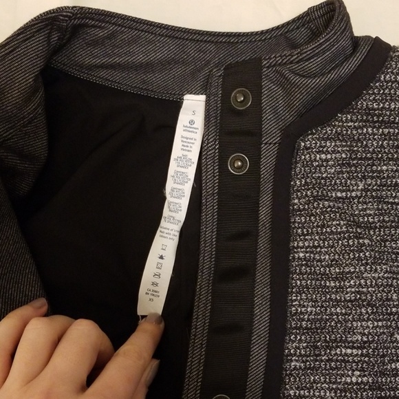 Lululemon Coat 🖤 - Picture 6 of 8